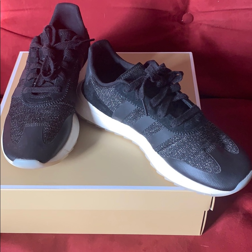 Casual shoes